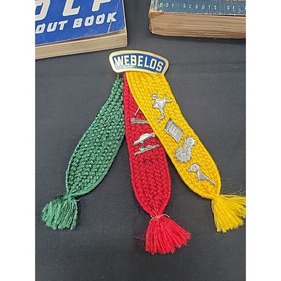 Lot Of Vintage 50's, 60's Cub Scout  And Boy Scout Books And Weblos Medals - Picture 2 of 8